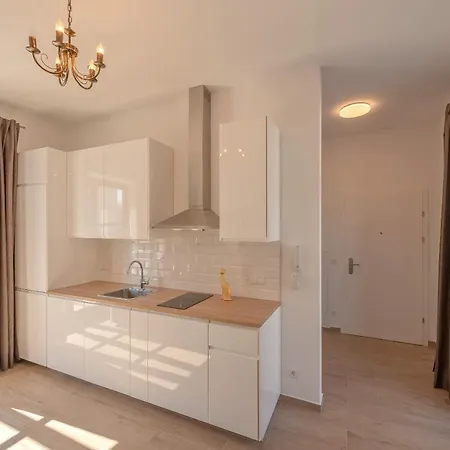 Musik - Historical Apartments, *