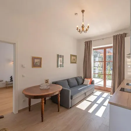 Musik - Historical Apartments, *