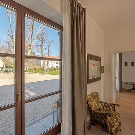 Musik - Historical Apartments,