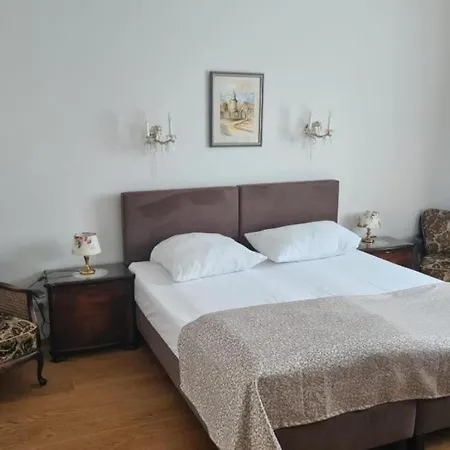 Musik - Historical Apartments, *