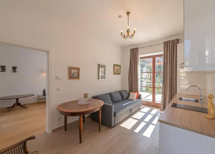 Musik - Historical Apartments, *