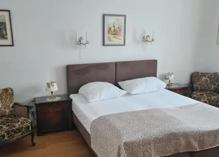 Musik - Historical Apartments, *